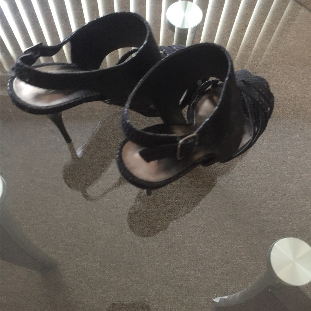 Shoes - Picture 2 of 4
